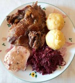 Gansl zum abholen mit Rotkraut, Erdäpfelknödel und Preiselbeerschaum und ... - Gasthof-Pension "Zur Bruthenne" - Furth/Triesting