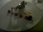 Mohn Panna cotta mit frischen Himbeeren und Schokolade - ef16 Restaurant Weinbar - Wien