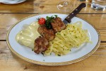 MO's Erlebnisgastronomie - Schweinsmedaillons mit Spargel und Bandnudeln - ... - Mo's Erlebnisgastronomie - Wien