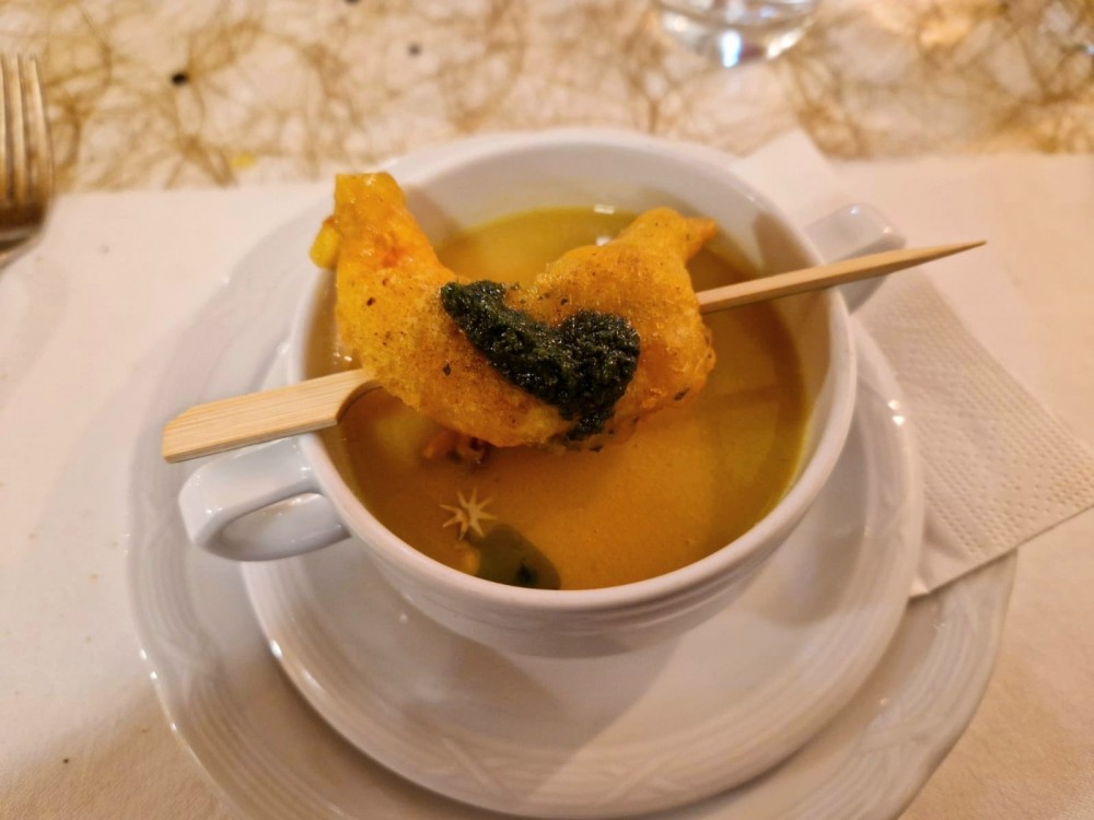 Geräucherte Maiscreme Suppe - Koriander - Tempura Garnele - Steigenberger Hotel & Spa Krems - Krems