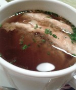 Alt-Sievering - Herzhafte Rindsuppe mit Fleischstrudel (€ 3,90) - Robert's Alt Sievering - Wien