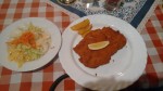 Ungarisches Cordon Bleu mit gemischtem Salat, Pommes habe ich extra bestellt 
 - Gasthaus Kopp - Wien