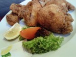 Backhendl mit oder ohne Haut dazu Erdäpfelsalat (EUR 8,90) - Simmeringer Bier- und Kulturschmankerl - Wien