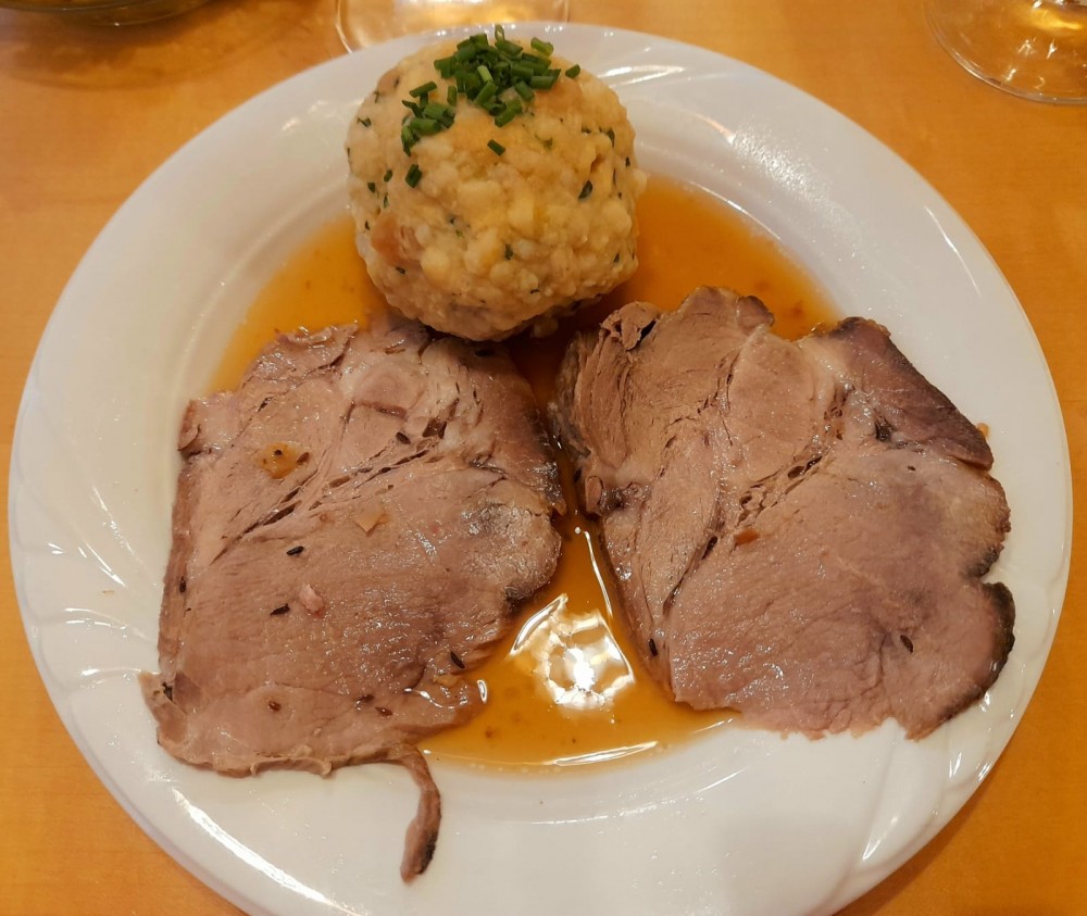 Schweinsbraten mit Knödel - Weinbau Herzog Georg "Waldheuriger" - Großau