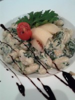 Sixta - Gnocchi mit Gorgonzola, Pinienkernen, Blattspinat und ... - Sixta - Wien