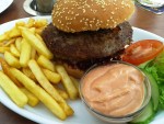 Bacon-Burger mit Pommes EUR 9,90 - Bierometer 2 - Wien