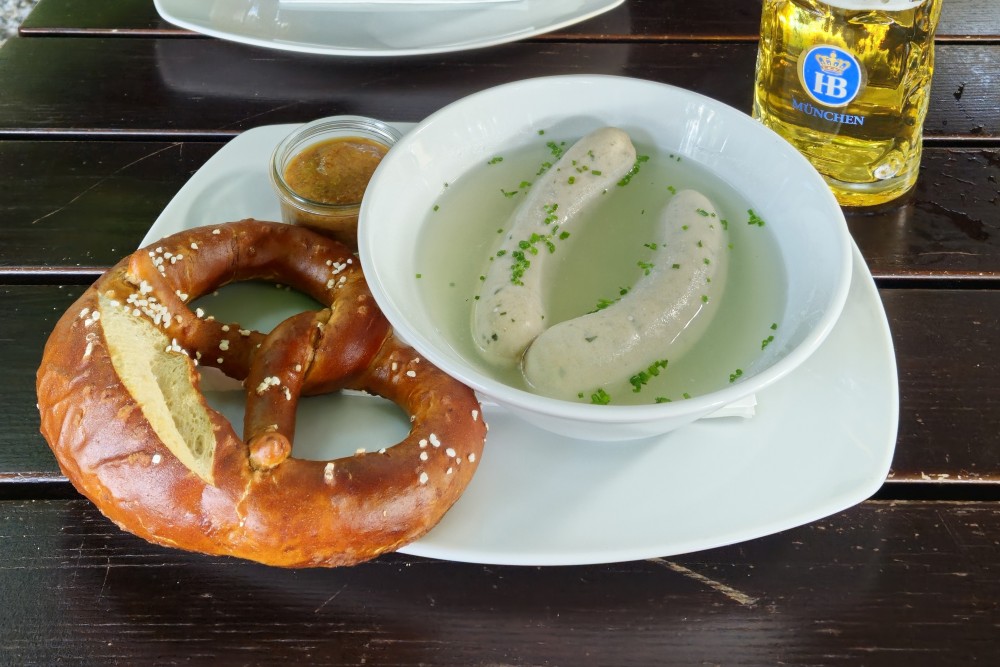 Hofbräu am Steinertor - Weißwurst mit frischer Brez'n (noch warm)  Münchner ... - Brauhof am Steinertor - Krems