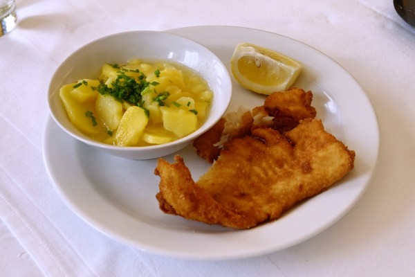 Gastwirtschaft Steman - Das Fr. Menü - Geb. Fisch mit Erdäpfelsalat, sehr gut - Gastwirtschaft Steman - Wien