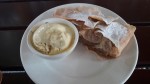 warmer Apfelstrudel & 2 Kugeln Vanilleeis - Brauhaus Schwechat - Schwechat