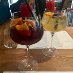 Sangria (rot) und Sangria (Cava), sehr gut, vor allem die Rote - Paco - Wien