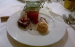 Nachspeisen Variation, eine Art Brownie, Haselnussmousse und im ... - Tartufo - Wien