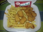 Hühner Nuggets mit Pommes