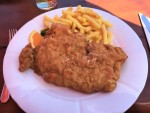 Steirisches Cordon Bleu (Selchfleisch, Käse, Zwiebel) mit Pommes frites - Einkehr Prieselbauer - Kapfenberg