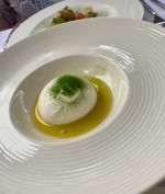 Burrata mit Wildkräuter und Tomaten - geteilt - Duspara - Wien