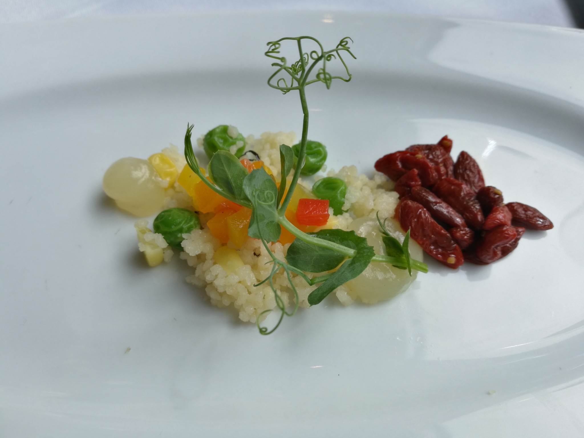 Gruß aus der Küche, Gemüse Couscous mit Gou-Qi Beeren. - Sacher Rote Bar - Wien