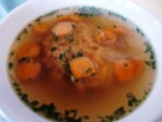 Rindsuppe mit hausgemachtem Kaspressknödel - KulmiNarium - Haus im Ennstal