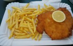 Hühnerschnitzel mit Pommes - Müllers Oase - Wien