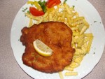 Schnitzel Wiener Art mit Pommes Frites. - Emser Kaffee Bar - Hohenems