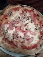 Pizzeria Angolo 22 - Pizza 'Cotto e Funghi' (€ 10,50) - Pizzeria Trattoria Angolo N 22 - Wien