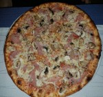 Pizza Toscana mit Schinken und frischen Champignons (nicht aus der Dose) EUR 6,90