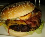 ClockTower - BBQ-Burger mit ClockTime-Fries (EUR 11,50-Bacon, Spiegelei, ... - Clocktower American Bar & Grill - Wien-Süd - Brunn am Gebirge