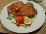 Wiener Schnitzel von der Kalbsrose mit perfekt knuspriger Panier - Silberwirt - Wien