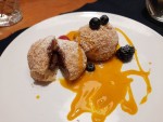 Vegane Nougatknödel mit Mangosauce und Haselnuss Crunch - Edelsberger Wirtin - Baden