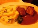 Filet vom Hausschwein mit hausgemachten Gnocchi und Rotweinsauce - Keltentaverne Koschak - Heimschuh