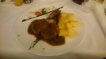 Rinderfilet "Tournedos" an Pfefferrahm serviert mit Bratkartoffeln und ... - Dorfwirt Schönleitn - Oberaichwald / Latschach