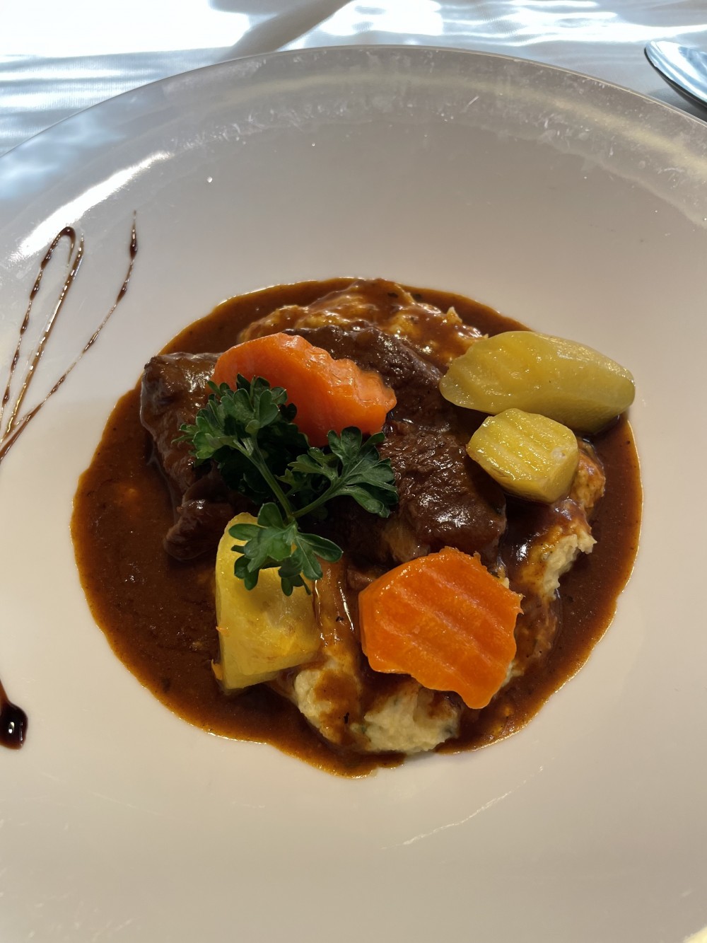 Rindsgulasch mit Polenta und Karotten - Landhotel Gressenbauer - Hinterstoder