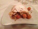 Apfelstrudel mit Kirschapferl - Fromme Helene - Wien