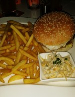 ClockTower - BBQ-Burger mit ClockTime-Fries (EUR 11,50-Bacon, Spiegelei, ... - Clocktower American Bar & Grill - Wien-Süd - Brunn am Gebirge