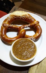 Bretzeln und Süßsenf - Stiegl Brauwelt - Salzburg