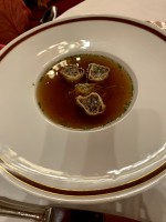 Die Lungenstrudelsuppe, hervorragend - Sacher Rote Bar - Wien