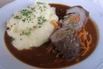 Rindsrouladen mit Gemüse-Rotweinsauce und Kartoffelpuree - Eschenlaube - Graz