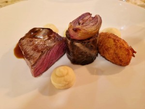 Dryaged Geschmortes vom Rind - Erdäpfel Krapferl - Rotweinschalotten - ... - Steigenberger Hotel & Spa Krems - Krems