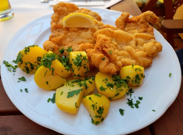 Wiener Schnitzel vom Schwein - Gasthaus Schöbinger - Hainfeld