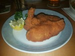 Halbes Backhendl mit Zitrone