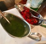 Hausgemachtes Peperoncino- und Knoblauchöl - Ristorante Fratelli - Wien