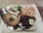 Filetsteak 350g mit Pommes und Pfeffersauce - so wird serviert... - American Roadhouse - Graz