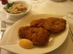 Wienerschnitzel vom Milchkalb mit Erdäpfel-Vogerlsalat - Zur Goldenen Kugel - Wien