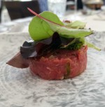 Beef Tartar vom Pöllautaler Jungrind mit Kernölmayonnaise, Essig-Pilzen und ... - Garten Hotel Ochensberger - St. Ruprecht an der Raab