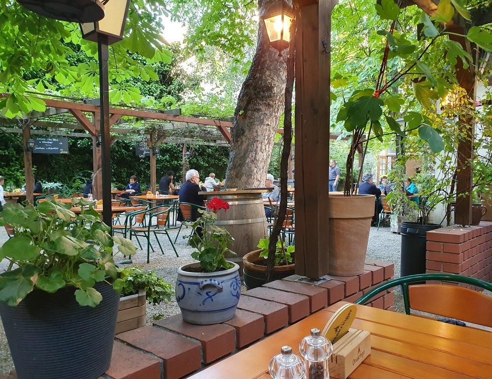 Wolfsberger - Gastgarten im Mai 2024 - Gastwirtschaft Wolfsberger - Wien