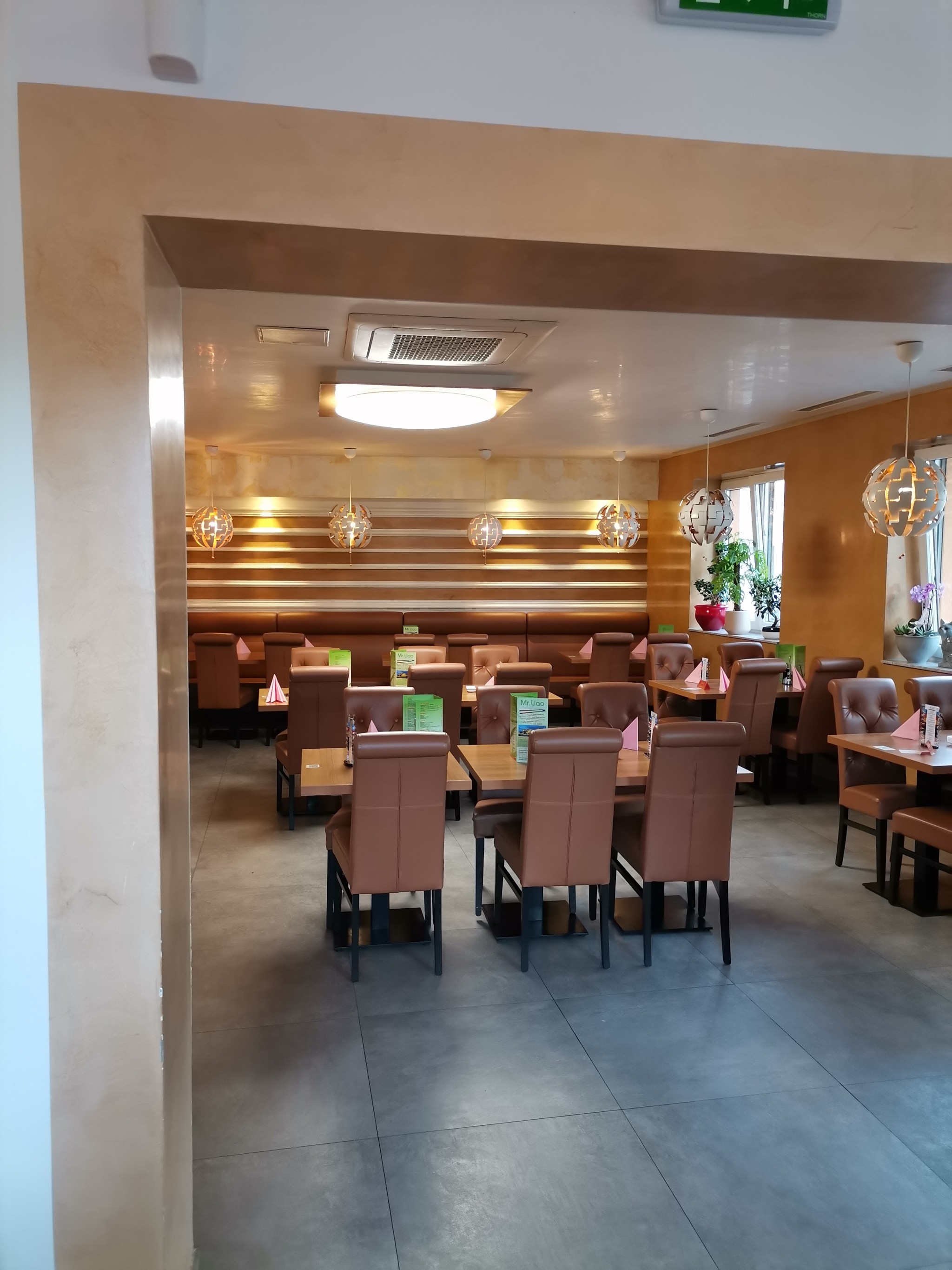 Von 2 bis ca 8 Personen am Tisch Platz - Mr. Liao Asian Restaurant - Himberg