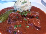 Rindsgulasch mit Knödel - Mozart's - Wien