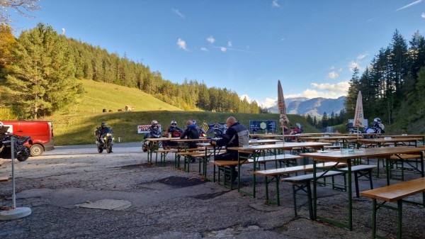 Auch am 9.10. gibt es noch Hartgesottene. Ab November ist dann zu bis 2. ... - Alpengasthof Kalte Kuchl - Kalte Kuchl