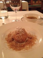 Topfenknödel (sehr gut), eingekochte Marillen (viel zu süß) - Auerhahn - Salzburg