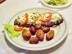 Pljeskavica Montenegro mit gegrilltem Schafskäse - Gasthaus Flötzersteig - Wien