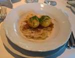 Vorspeise Grammelknödel, überaus fein, ich kenne nach wie vor keine besseren ... - Gasthaus Sodoma - Tulln