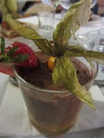 Schoko-Mousse mit Physalis und Erdbeere - Umar - Wien